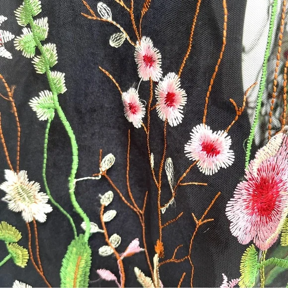 Kimono, botanical embroidery, beautiful detail. One size, new with tag. - Picture 8 of 12